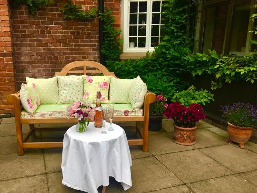 The Old Rectory - Valley View Room In Private Home Stockton-on-Teme Exterior foto